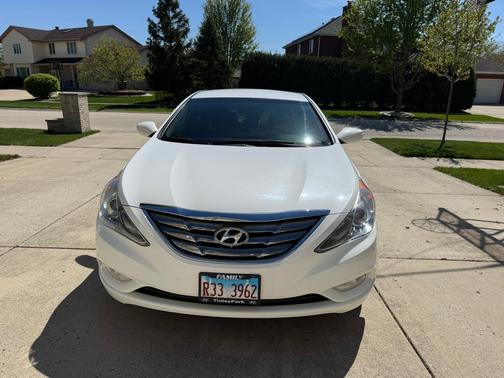 White 2013 Hyundai SONATA SE