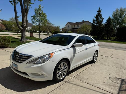 White 2013 Hyundai SONATA SE