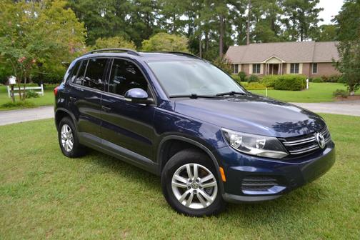 Blue 2015 Volkswagen Tiguan Auto SE