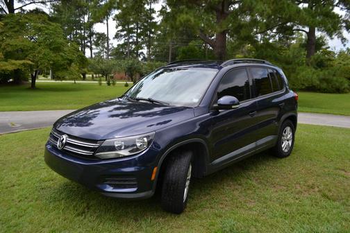 Blue 2015 Volkswagen Tiguan Auto SE