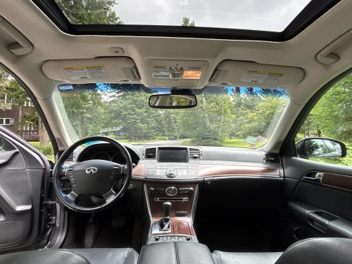 2009 INFINITI M35 x