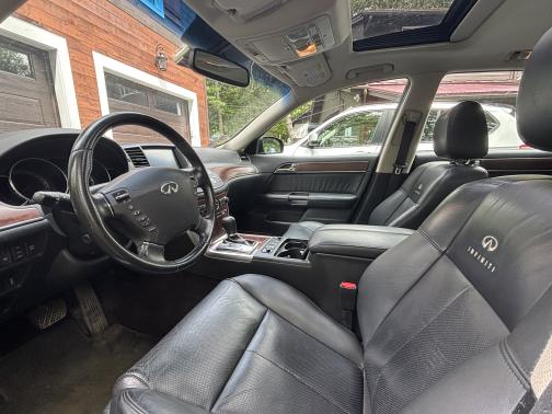 2009 INFINITI M35 x