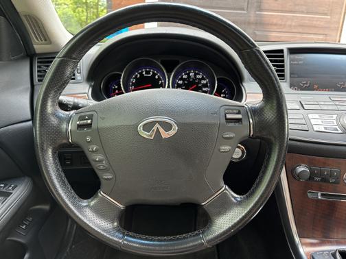 2009 INFINITI M35 x