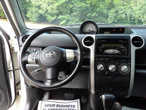 White 2006 Scion xB Base
