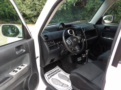 White 2006 Scion xB Base