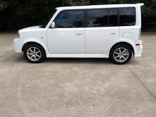 White 2006 Scion xB Base