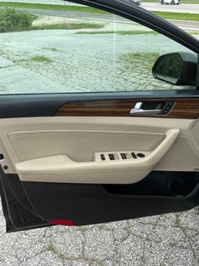 2017 Hyundai SONATA Hybrid Limited
