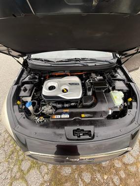 2017 Hyundai SONATA Hybrid Limited