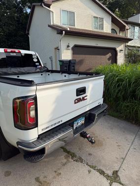White 2018 GMC Sierra 1500 SLT