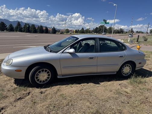Silver 1996 Ford Taurus LX