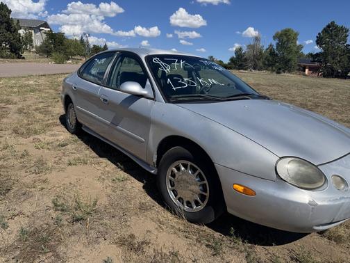 Silver 1996 Ford Taurus LX