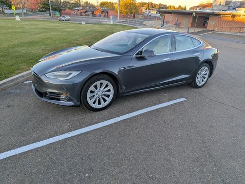 2017 Tesla Model S 90D