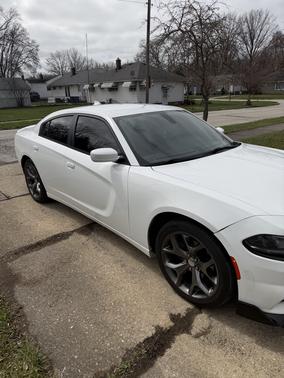 White 2015 Dodge Charger SXT