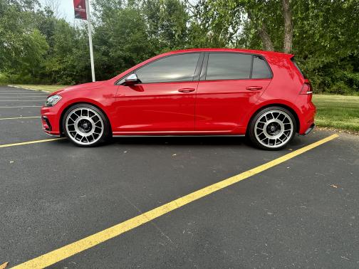 2018 Volkswagen Golf R 4-Door w/DCC & Navigation