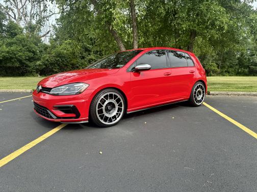 2018 Volkswagen Golf R 4-Door w/DCC & Navigation