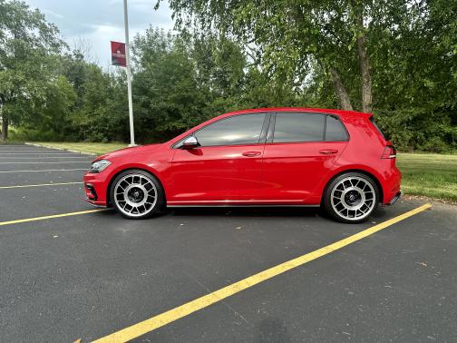 2018 Volkswagen Golf R 4-Door w/DCC & Navigation