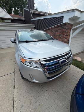 Silver 2014 Ford Edge Limited