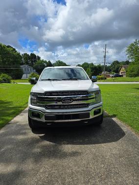 White 2019 Ford F-150 Lariat
