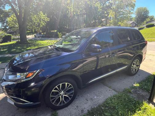 Black 2016 Mitsubishi Outlander SE