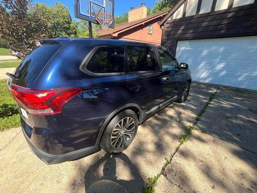 Black 2016 Mitsubishi Outlander SE