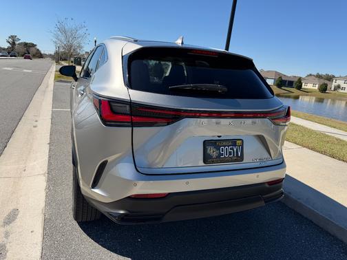 2022 Lexus NX 450h+ Luxury