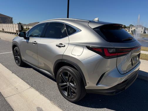 2022 Lexus NX 450h+ Luxury