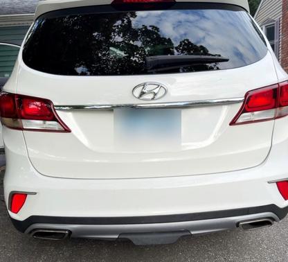 White 2017 Hyundai SANTA FE SE