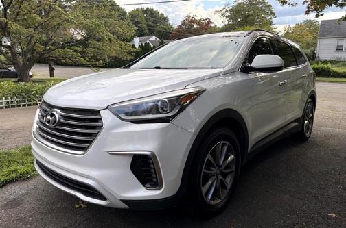 White 2017 Hyundai SANTA FE SE