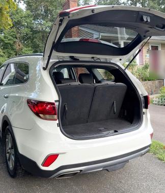 White 2017 Hyundai SANTA FE SE