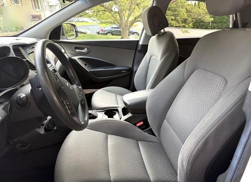 White 2017 Hyundai SANTA FE SE