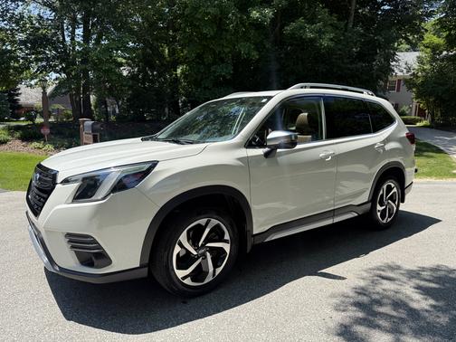 White 2022 Subaru Forester Touring