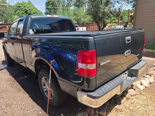 Green 2005 Ford F-150 XLT