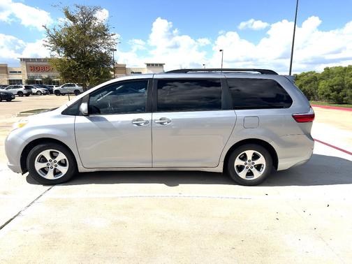 Silver 2017 Toyota Sienna LE