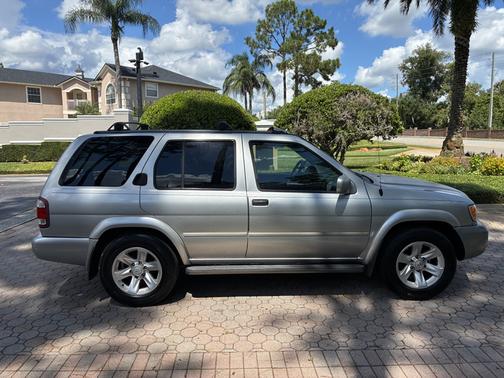 2002 Nissan Pathfinder LE