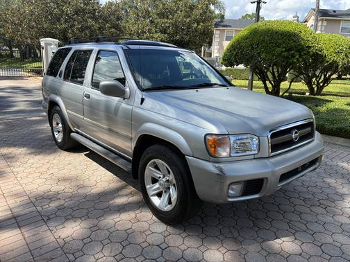 2002 Nissan Pathfinder LE