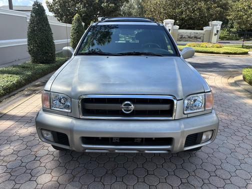 2002 Nissan Pathfinder LE