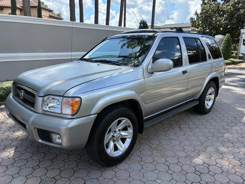 2002 Nissan Pathfinder LE