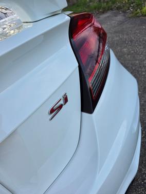 White 2015 Honda Civic Si