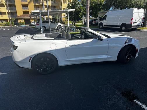 White 2018 Chevrolet Camaro 2SS