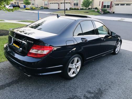 Photo 4 of 8 of 2010 Mercedes-Benz C-Class C 300 4MATIC Sport