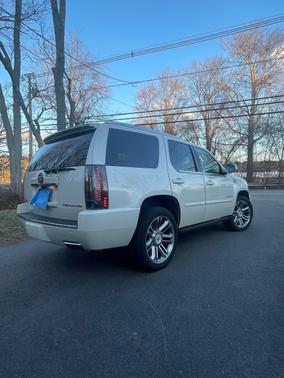 2013 Cadillac Escalade Premium