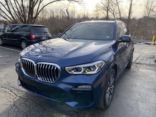 Photo 2 of 6 of 2019 BMW X5 xDrive40i