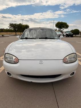 White 2000 Mazda MX-5 Miata Base