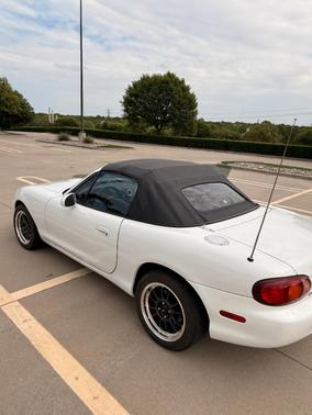White 2000 Mazda MX-5 Miata Base