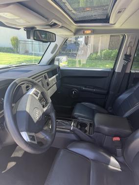 White 2010 Jeep Commander Sport