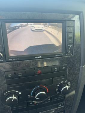 White 2010 Jeep Commander Sport