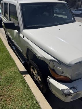 White 2010 Jeep Commander Sport