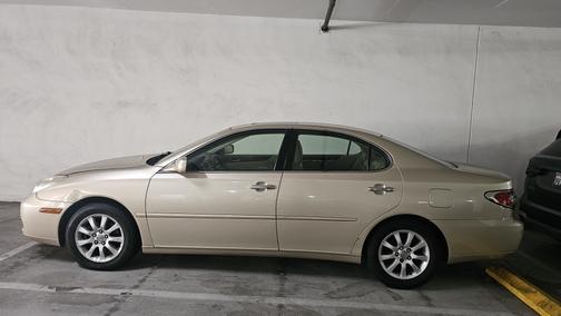 Gold 2003 Lexus ES 300 Base