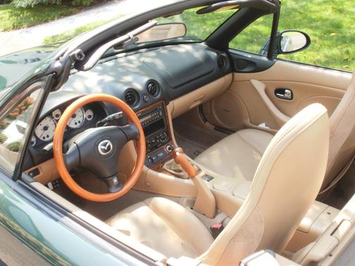 Green 2001 Mazda MX-5 Miata SE