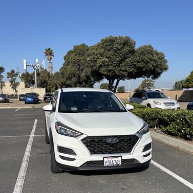 White 2019 Hyundai TUCSON SE